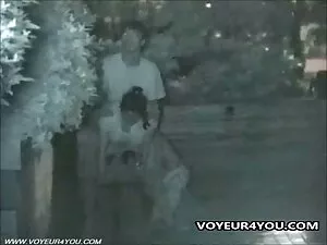 امرأة ناضجة في جوارب ...