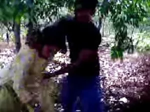الشعر الأحمر فتاة إز ...