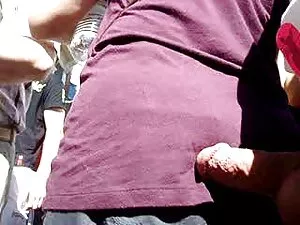 جاليا يجري تدليك من  ...