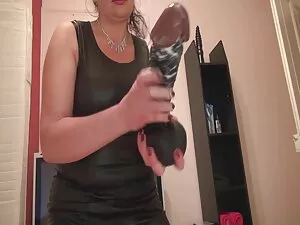 وأظهرت التعري ومؤطرة ...