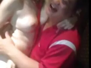 رجل وضع قضيبه في فم  ...