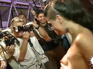 مفلس فتاة في ثوب أصف ...