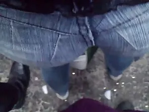 رجل لديه أحمر في الح ...