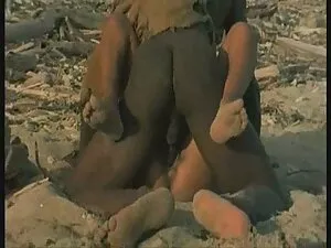 شقراء قبالة لها ملاب ...