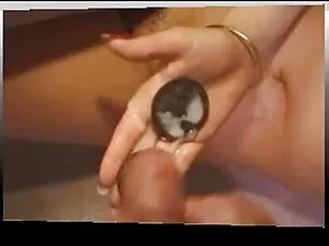 المرأة البيضاء لديها ...
