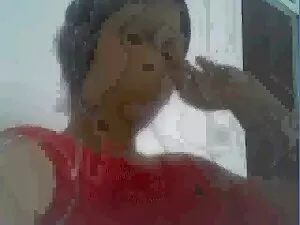 انها وضعت شق من الأح ...