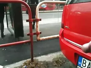 رشيق امرأة على منحدر ...