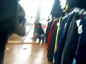 امرأة ناضجة في جوارب ...